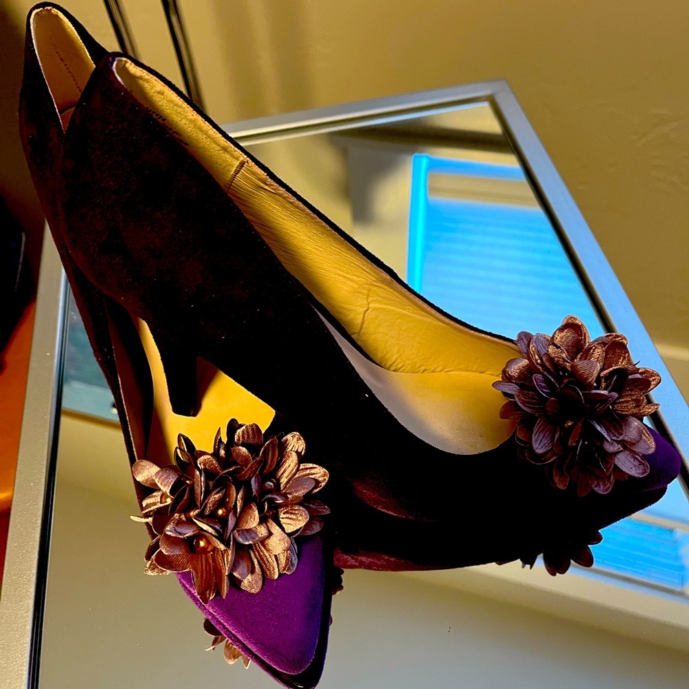 Never worn purple suede andiamo suede heels.